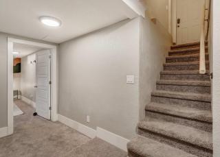 Institute Den Downtown Modern Basement Suite - 4