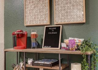 Institute Den Downtown Modern Basement Suite - 7