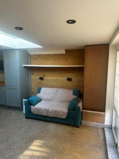 Cozy London Studio Near City Center - 9