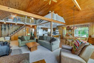6 Mi to Ski Slopes Oak View Lakefront Home! - 8