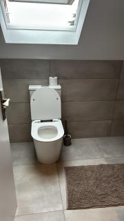 Penthouse Hideaway in Bromley 1BR Free Parking - 8