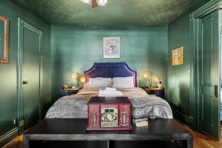 Southern Parkway Retreat Private Yard & Comfort - 1