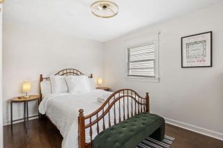 Southern Parkway Retreat Private Yard & Comfort - 1