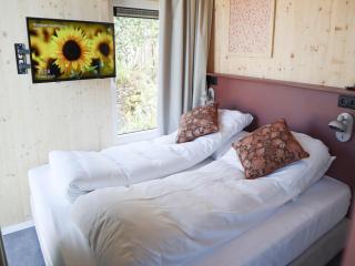 Modern Retreat Near Beach - 6