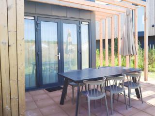 Modern Retreat Near Beach - 5