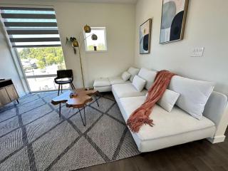 The Rooftop - Columbia City Retreat - Free Parking & EV Point - 9