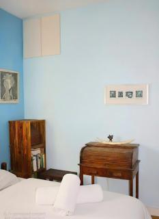 Rothschild Beautiful Apartment with Balcony - 9