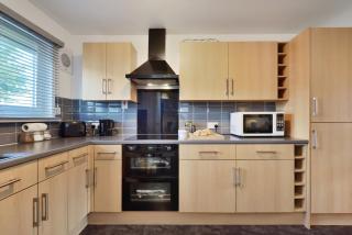 Large 2-BR City Home Free Parking - 4