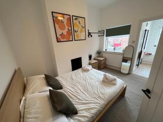 Warrington House - Sleeps 6 - WiFi - Free Parking - Contractor Friendly - 3