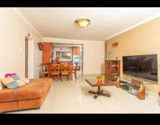 Peters Place - 8