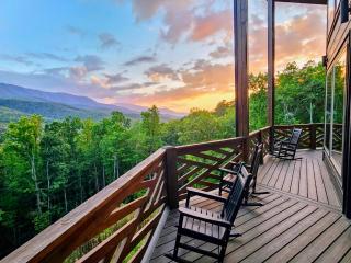 Alpine Haven Cabin and Spa - 8