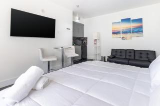 Cozy Beachside Studio 1 Block from the Ocean - 7