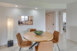 Less Than 2 Mi to London Bridge Chic Condo with Pool Access - 2