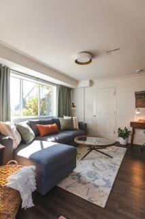 Modern Lynn Valley Retreat with Mountain and City Views - 9