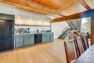 Endless Mtn Views! Group Ski Lodge at Sugar Bowl - 1