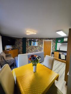 2 bedroom city centre apartment - 9