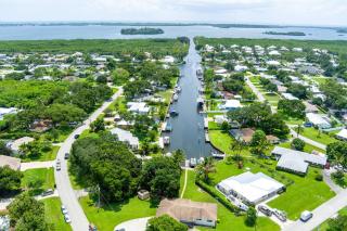 Waterfront Getaway - The Manatee'ki House - 8