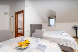 Seaside secluded apartments Cove Tvrdni Dolac, Hvar - 8703 - 2