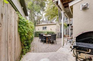 Walkable Miracle Mile Retreat with Peaceful Patio - 9