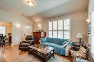 Walkable Miracle Mile Retreat with Peaceful Patio - 6