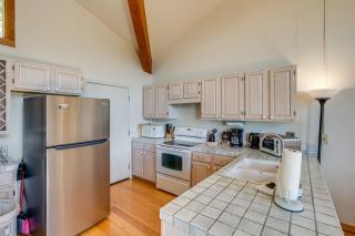 Less Than 1 Mi to Diamond Peak Townhome with Lake Views - 8