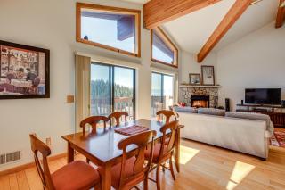 Less Than 1 Mi to Diamond Peak Townhome with Lake Views - 7