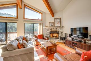 Less Than 1 Mi to Diamond Peak Townhome with Lake Views - 5