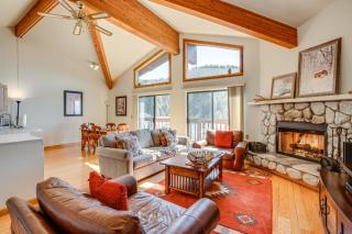 Less Than 1 Mi to Diamond Peak Townhome with Lake Views - 4