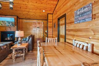 3 King Bed Mountaintop Cabin Close To Dolly With Hot Tub - 1