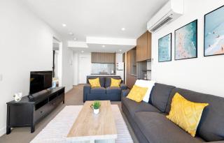 Gorgeous Views - Spacious CBD Skyline Escape - Relaxing Study Area - 5