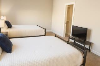 Spacious Downtown SQ Stadium, Casino, R&R HoF! - 7