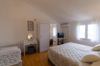 Apartments by the sea Sucuraj, Hvar - 22494 - 3