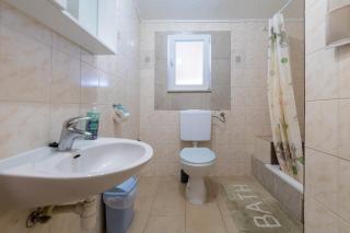 Apartments by the sea Sucuraj, Hvar - 22494 - 2