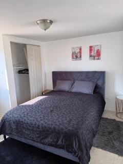 Free Parking! Private Rooftop! 3bd near downtown! - 1