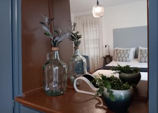 Mid Century Style Cottage Near Historic Downtown - 1