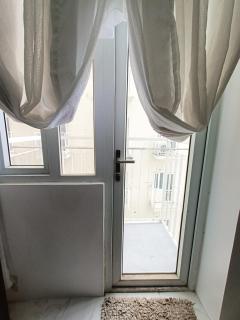 Vietnam Theme Kamuning MRT GMA 7 EDSA Veranda Pool Gym Netflix - 2