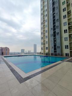 Vietnam Theme Kamuning MRT GMA 7 EDSA Veranda Pool Gym Netflix - 9