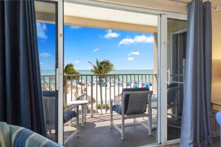 Direct Beachfront Corner Unit - Beach Place #206 - 9
