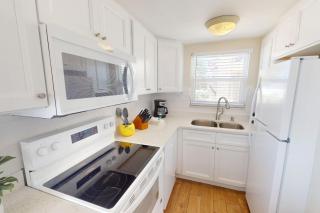 2b 2b Direct Beachfront - Surf Song #121 - 7