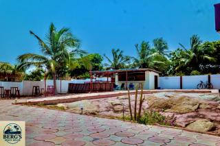 BERG'S BEACH HOUSE - Winneba - 1