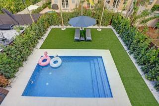 New Luxe Contemporary Home 4BR-4BA with Heated Pool, Mini Golf, Pool table - 3