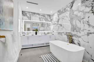 New Luxe Contemporary Home 4BR-4BA with Heated Pool, Mini Golf, Pool table - 5