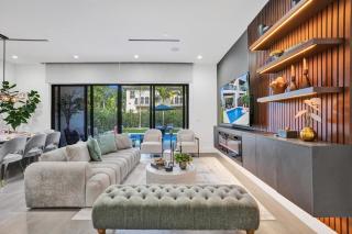 New Luxe Contemporary Home 4BR-4BA with Heated Pool, Mini Golf, Pool table - 7