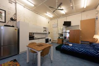 Spacious Studio in Quiet Northcote Neighbourhood - 5