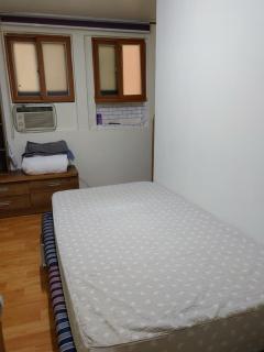 a short-term accommodation room close to the airport - 1