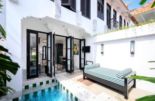 Martini Beachside Villa 5 - 9