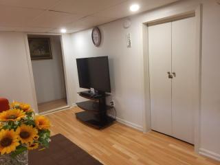 75 inch high mud house with separate entrance and exit, one bedroom, one living room, private bathroom, there is a cute cat, a few minutes walk to many restaurants, 8 minutes drive to the big waterfall - 0