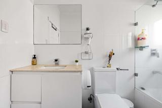 Freshly Modernized Single Room- Well-Connected Suburb Shared Bathroom - 4
