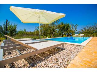 Villa Romansa near Split- heated pool peace, bbq - 1
