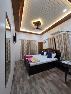 SHIVOHM INN HOMESTAY 400 mtrs from Kashi Vishwanath Temple - 8
